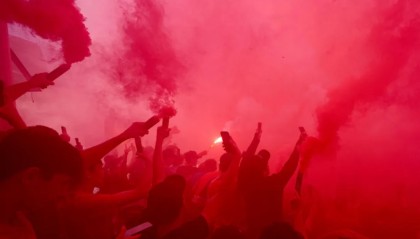 mk体育官网-BBC：利物浦颁奖典礼前有球迷使用照明弹，造成17人受伤