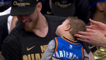 杜兰特更新社媒祝贺雷霆夺冠：小哈滕睡着了哈哈，恭喜雷霆