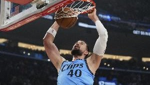 mk体育官网-巨兽本赛季祖巴茨单场摘下20+篮板时 快船战绩4胜0负