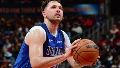 mk体育-独行侠展现黑马潜质 东契奇弯道超车抢下MVP？