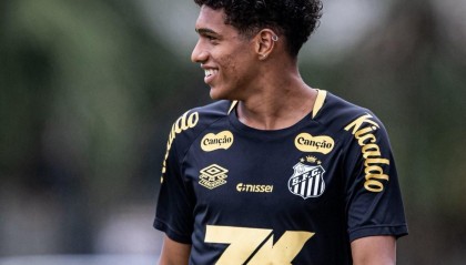 记者：桑托斯与热刺谈得很顺利，索萨将飞往伦敦